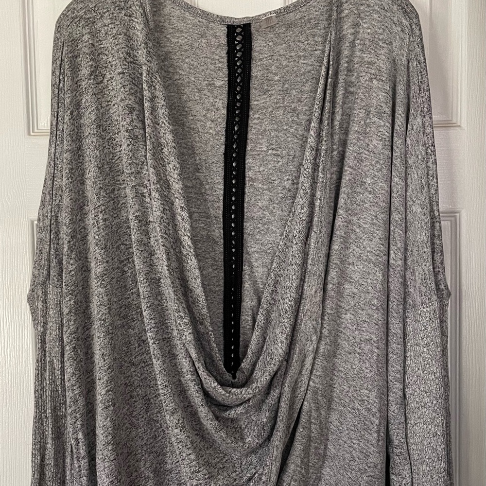 Livi Active Cross Front Top